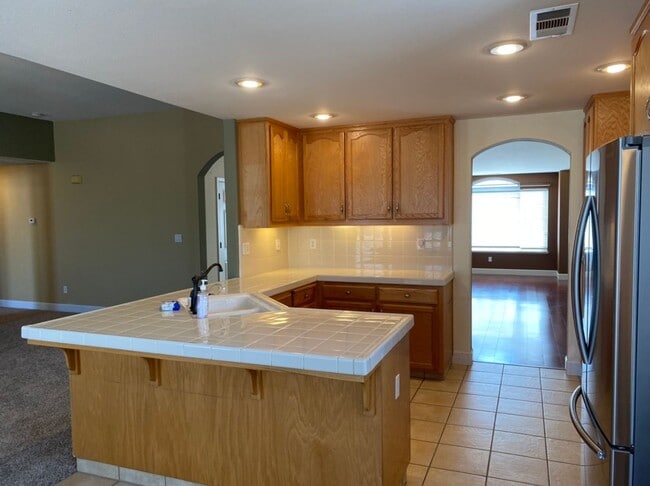 Building Photo - 4 bedroom single story in Manteca!