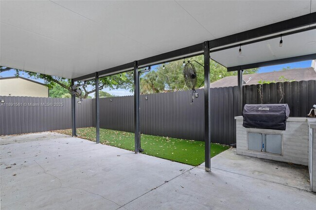 Building Photo - 10250 Oleander Ct
