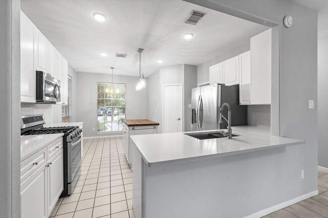 Building Photo - 17 E Willowood Ct