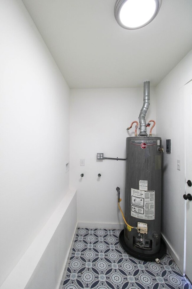 Building Photo - 2950 Lasses Blvd