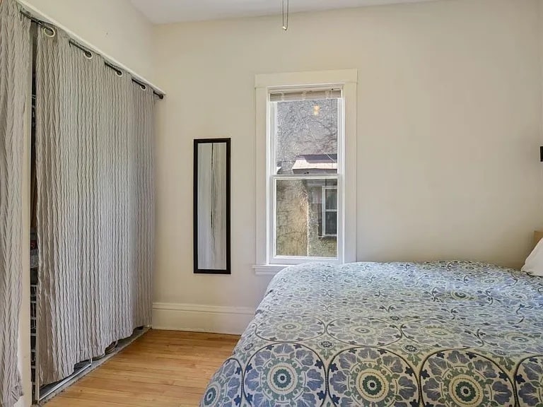 Primary bedroom - 3935 Hubbard Ave N