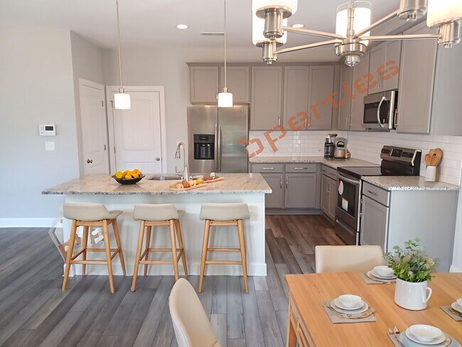 Building Photo - Lovely 4 BD 2-Car Garage Home @ Cottages a...
