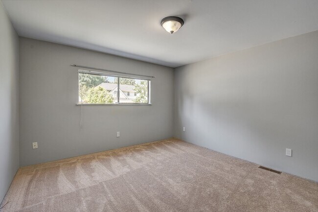 Building Photo - 3bd/2.5ba Bellevue Home