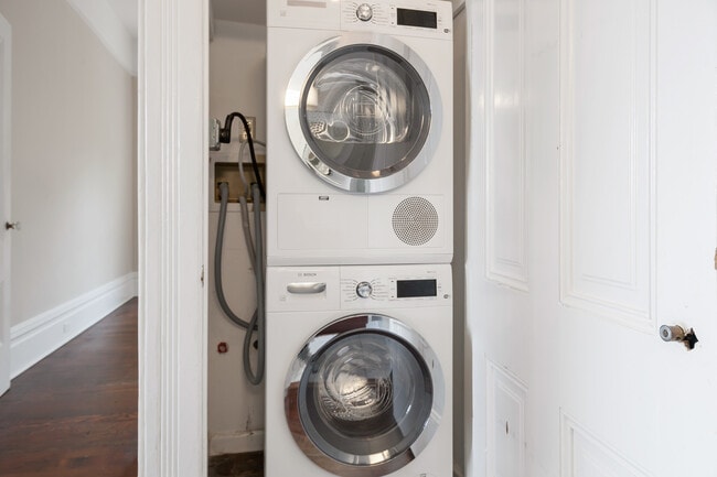 Building Photo - 2109 Bush St