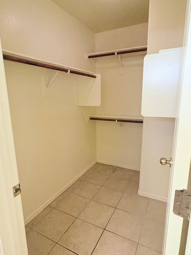 Building Photo - 3 bed/2 bath home on the north west side with garage and fenced yard