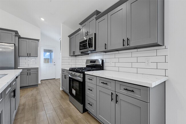 Building Photo - 8043 Cypress Bonsai Dr