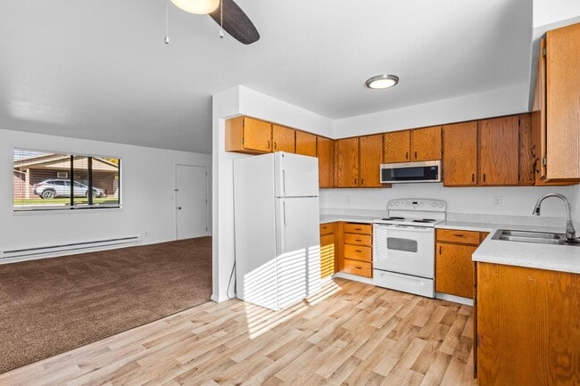 Building Photo - Furnished, Large Luxurious home complete with Washer and Dryer! Large Patio area.