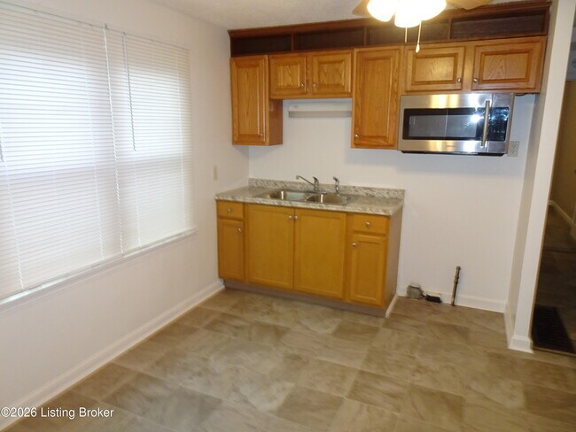Building Photo - 226 Downes Ln