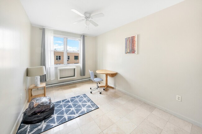 Building Photo - 55 E 117th St