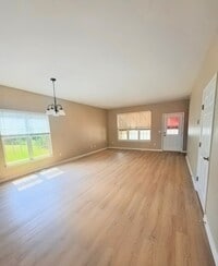 Building Photo - 1691 Maple Rd