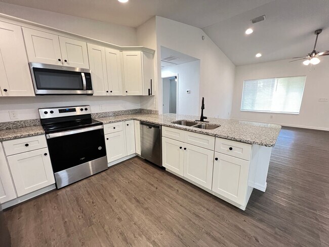 Building Photo - BEAUTIFUL 3 BD/2BA Home in Ocklawaha!!