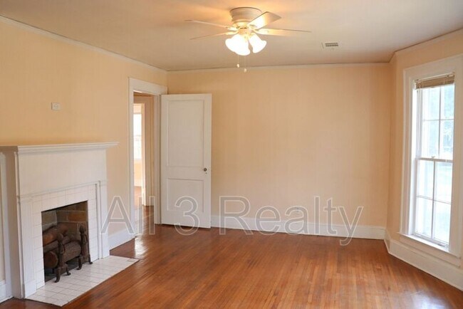 Building Photo - 2320 McCarter Ave