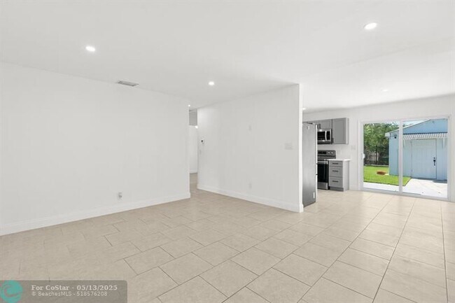 Building Photo - 906 29th St