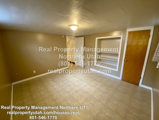 Building Photo - 5 Bedroom 2 Bath Rambler Now Available in ...