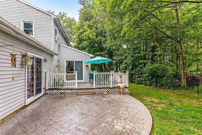 Building Photo - 56 Morellen Ln