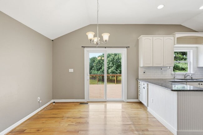 Building Photo - Experience a private retreat just beyond the city limits of Winchester where scenic beauty and re...