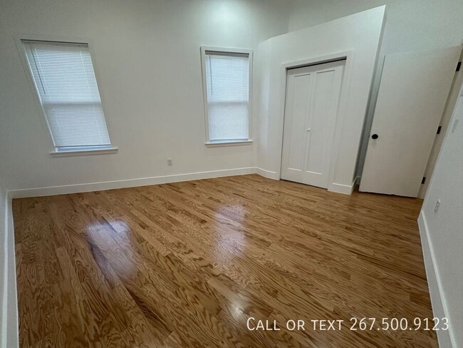 Building Photo - Large, Bi-level, newly renovated 2BR/2BA u...