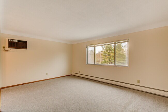 Building Photo - 1890 Lexington Ave N