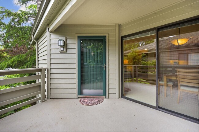 Building Photo - 1bed 1 bath water, sewer garbage & parking included Downtown Bellevue
