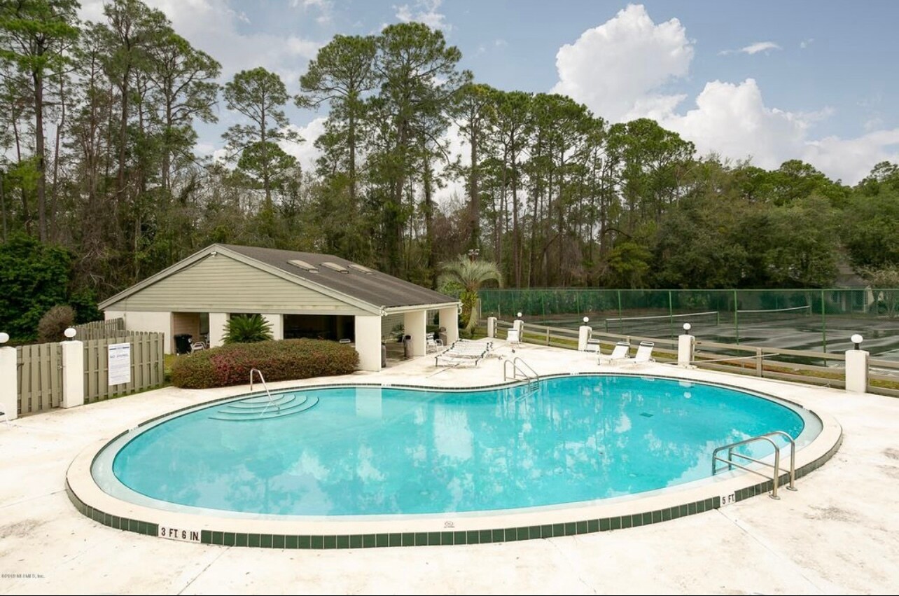 Building Photo - 7623 Baymeadows Cir W