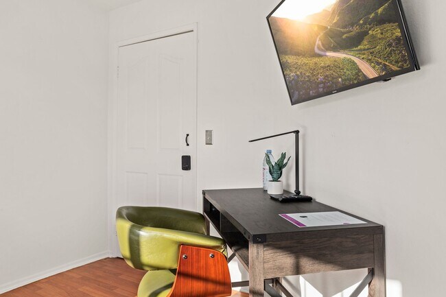 Building Photo - 10777 Ashton Ave