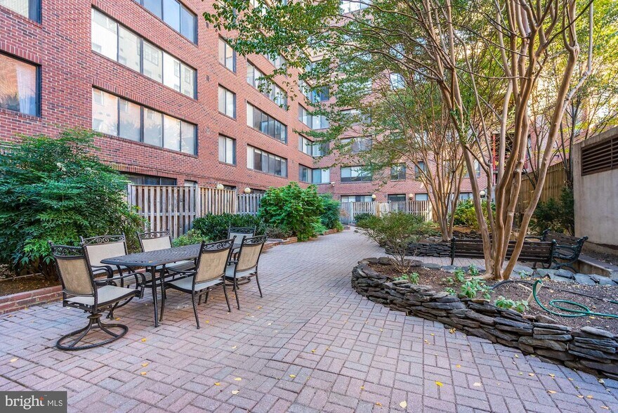 Building Photo - 1245 13th St NW