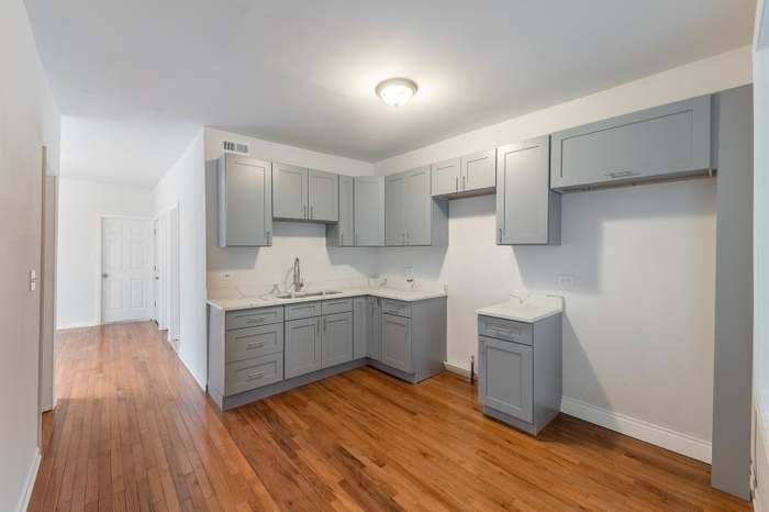 Building Photo - 6239 S Honore St