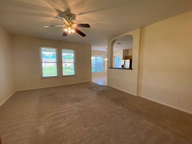 Building Photo - Spacious 4-Bedroom Home for Rent in Encino...