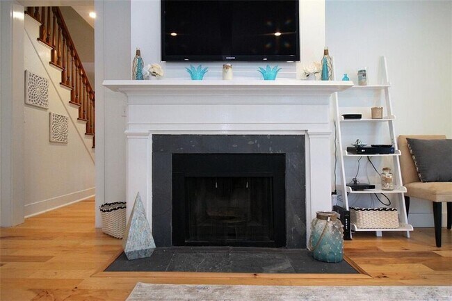 Building Photo - 364 Bellevue Ave