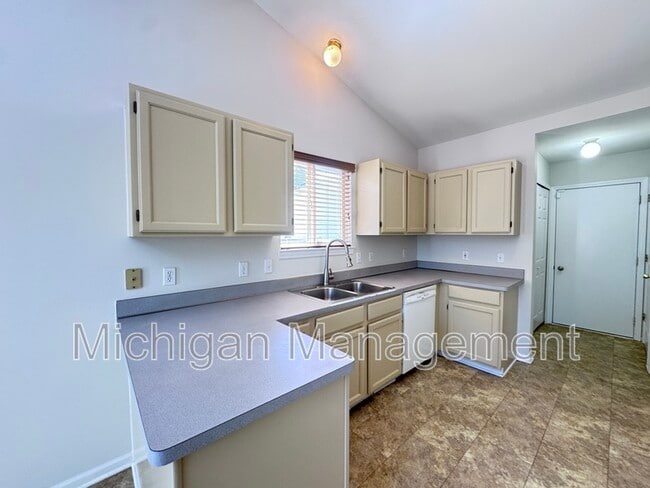 Building Photo - 173 Algansee Dr