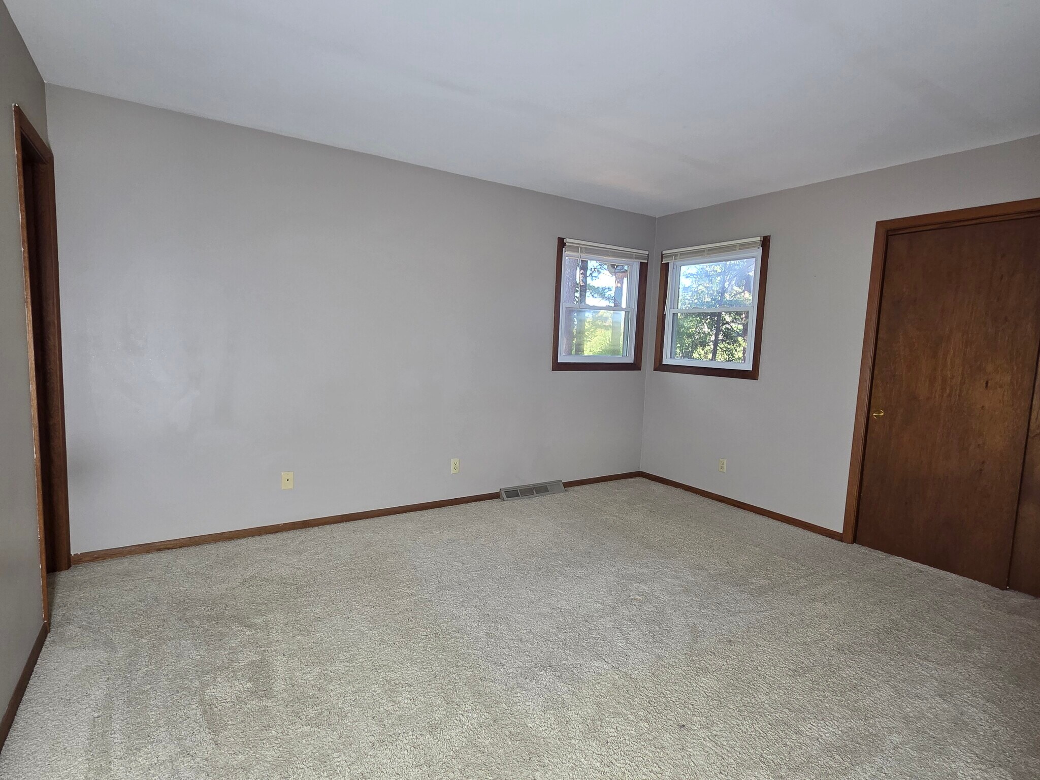 Primary Bedroom - 485 Hillcrest Rd