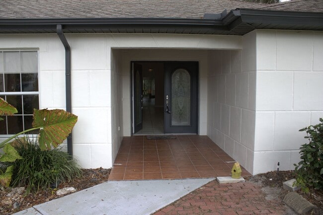 Building Photo - 3/2/3 Spring Hill Home