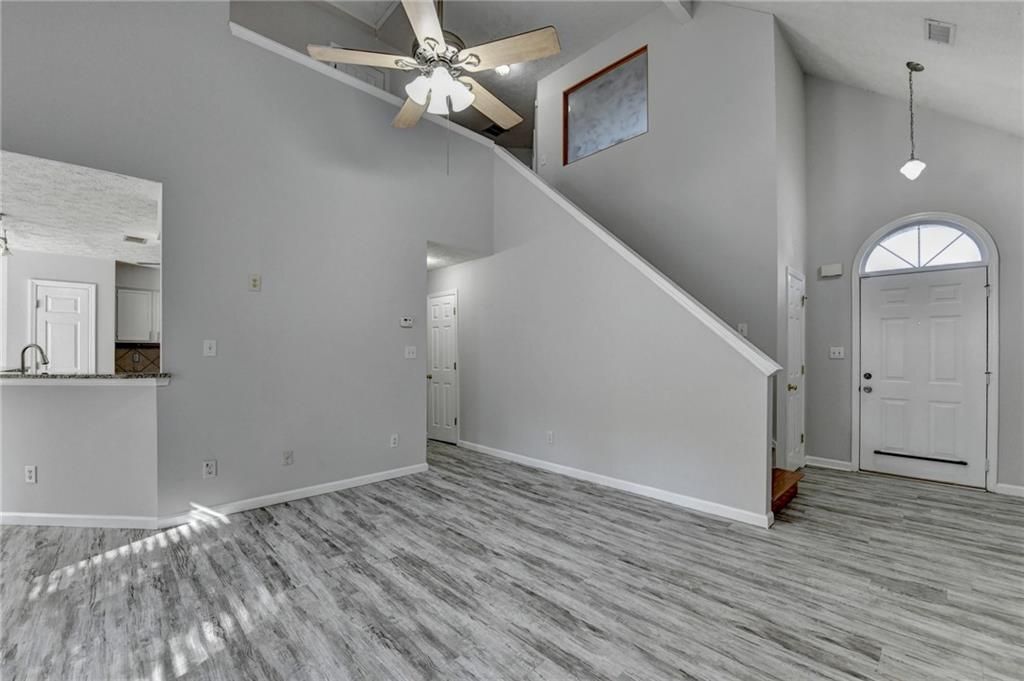 Building Photo - 1112 Ashbury Dr
