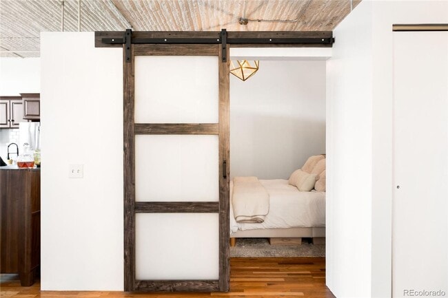 Building Photo - Blake