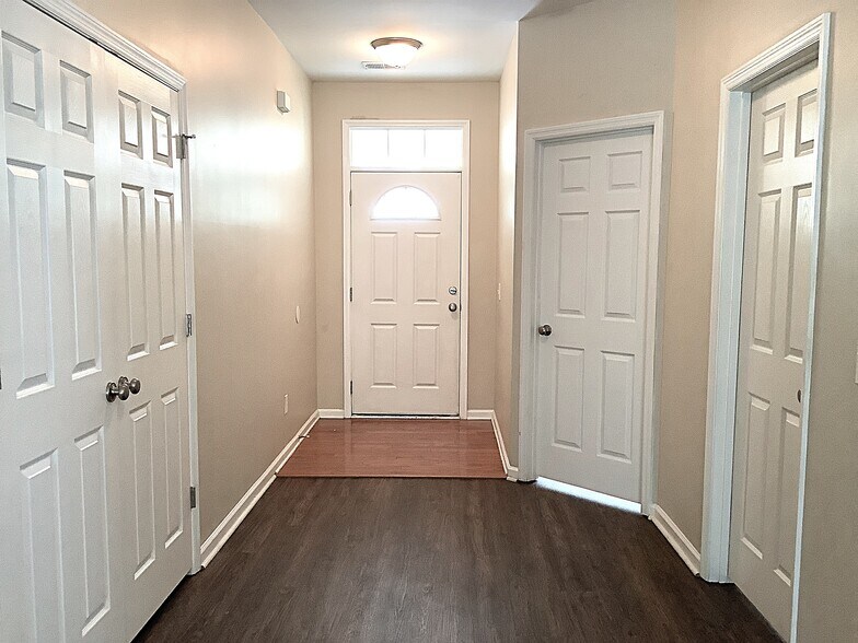 Building Photo - 8029 Hyannis Ct