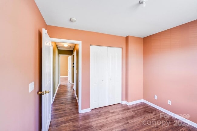 Building Photo - 5911 Vista Verde Ct