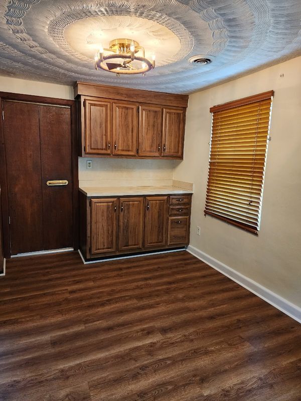 Building Photo - 3556 Riverside Dr
