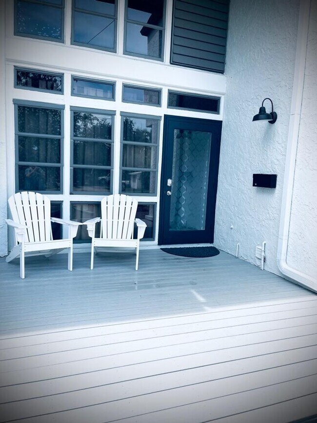 Building Photo - 605 Kensington Pl