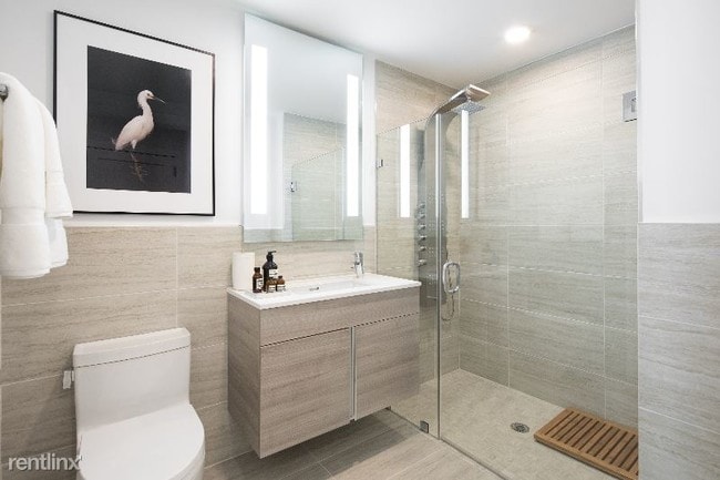 Building Photo - 890 River Rd