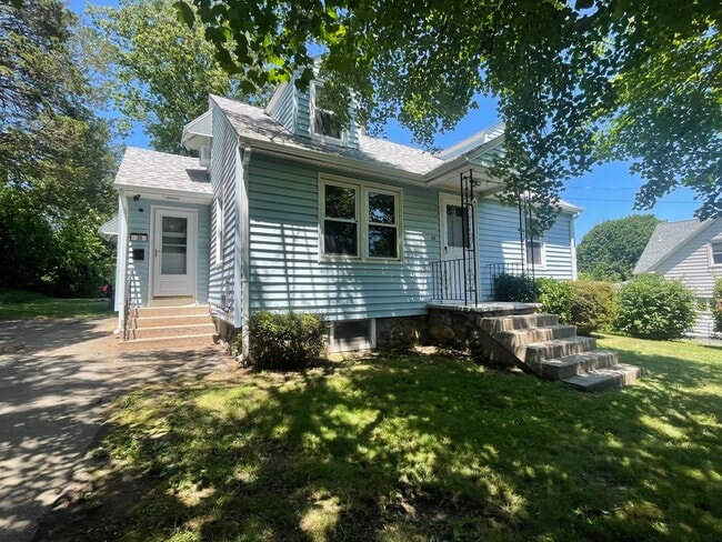 Primary Photo - 39 Hadley St