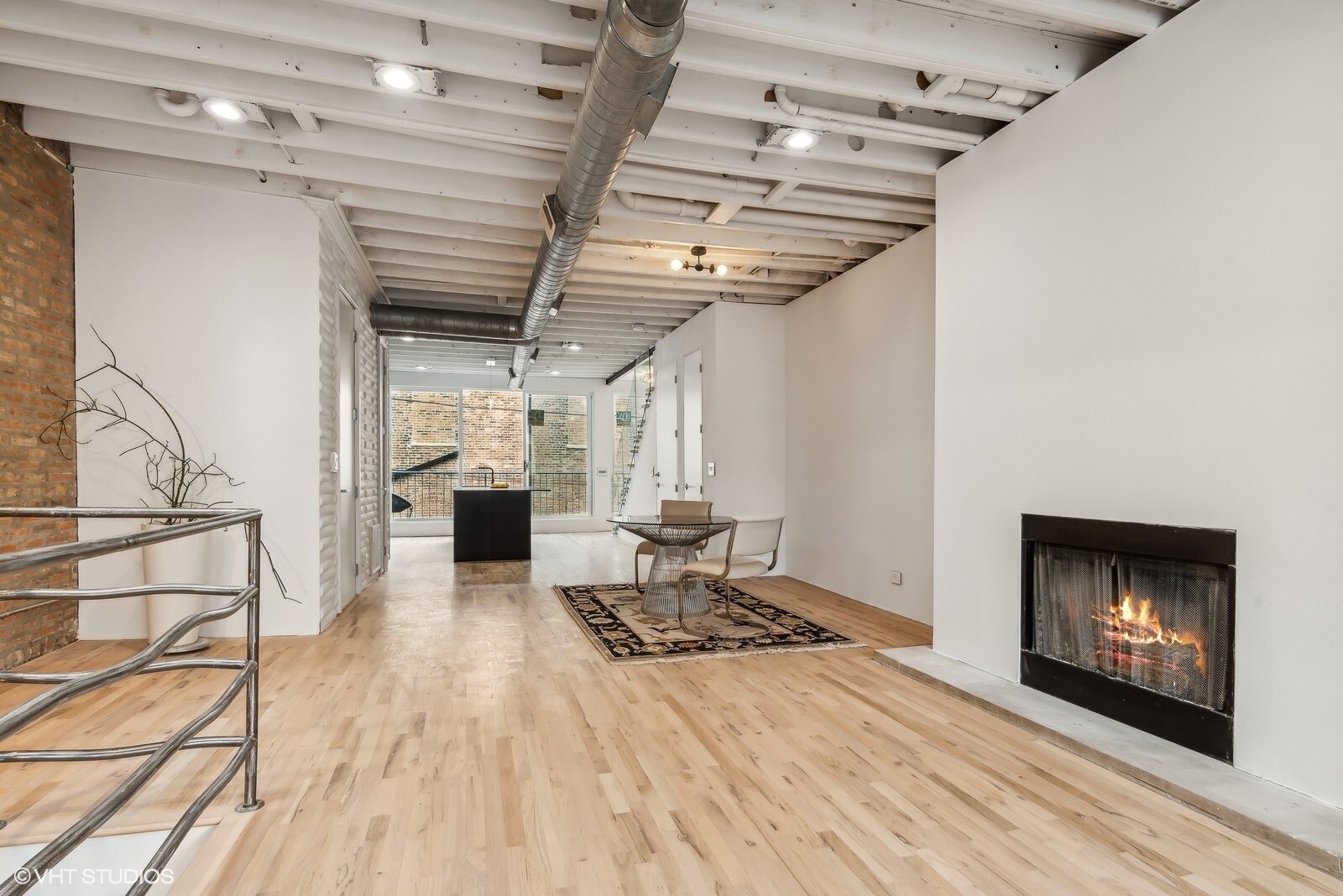 Building Photo - 2156 W Hubbard St