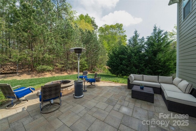 Building Photo - 4938 El Molino Dr