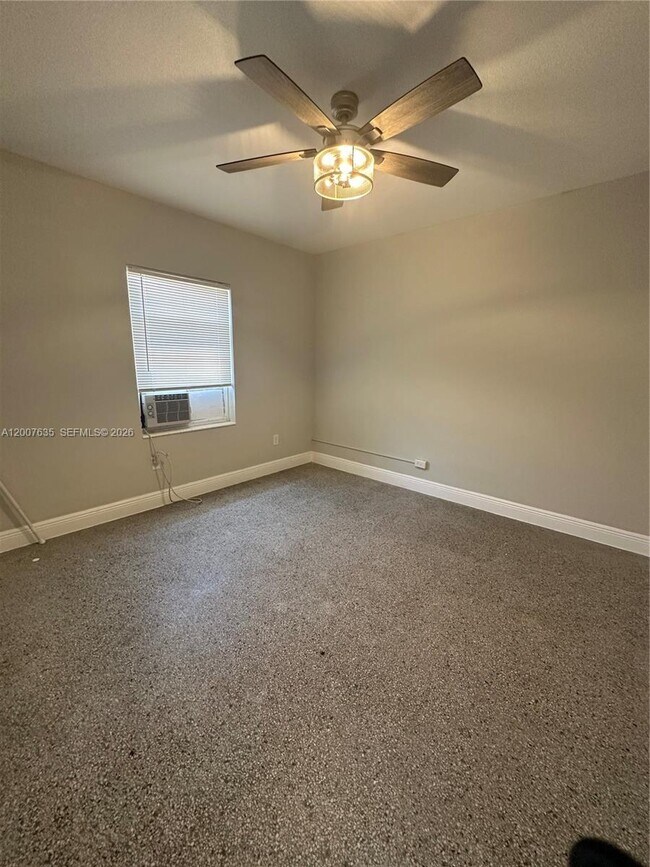 Building Photo - 1140 NE 1st Ave.