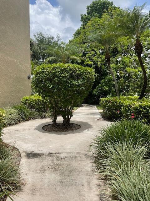 Building Photo - 4657 Fountains Dr S