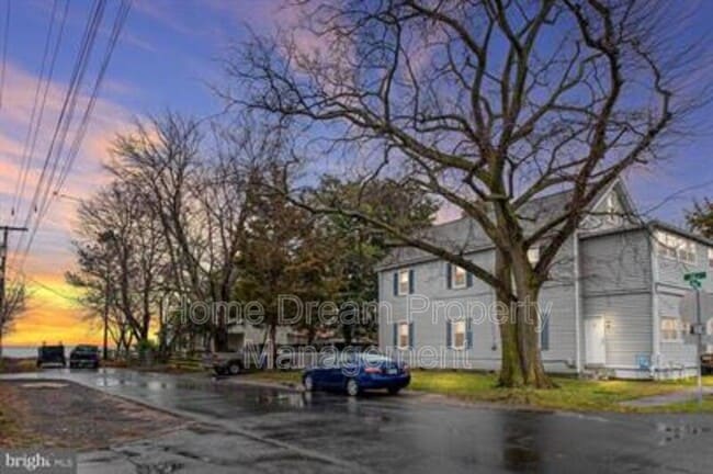 Building Photo - 961 Bryant Ave