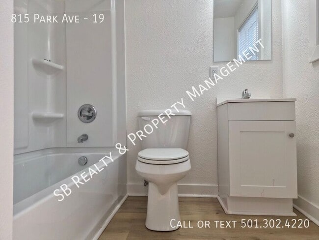 Building Photo - 815 Park Ave