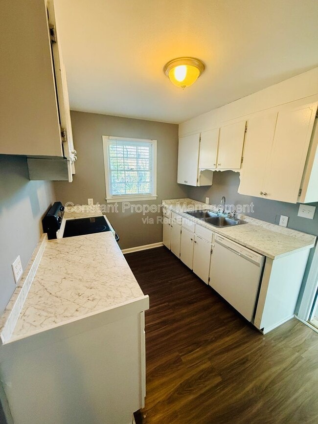 Building Photo - 225 Woodland Trail