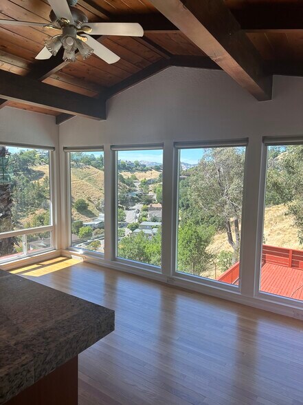 Building Photo - 18 Pepper Way