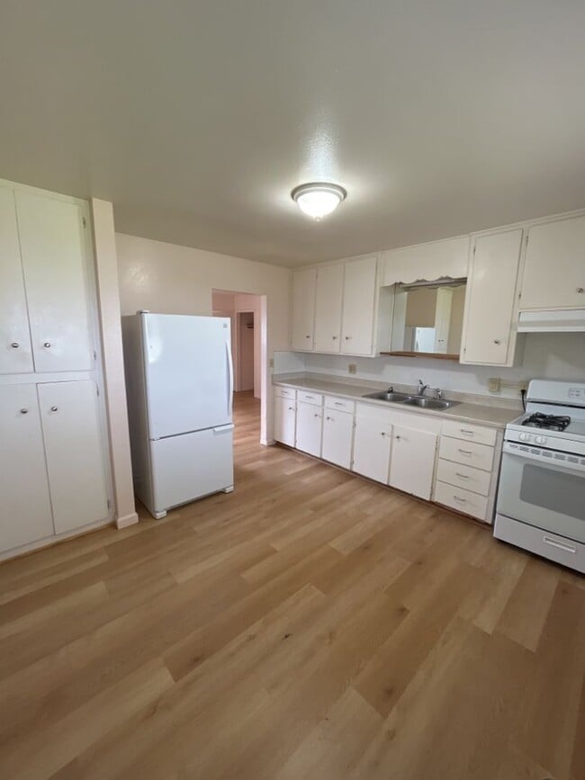 Building Photo - Cozy 2 Bed 1 Bath King Salmon home within ...