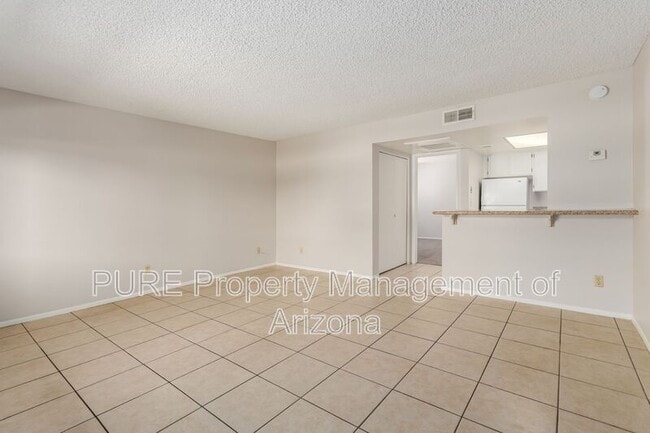 Building Photo - 700 W University Dr